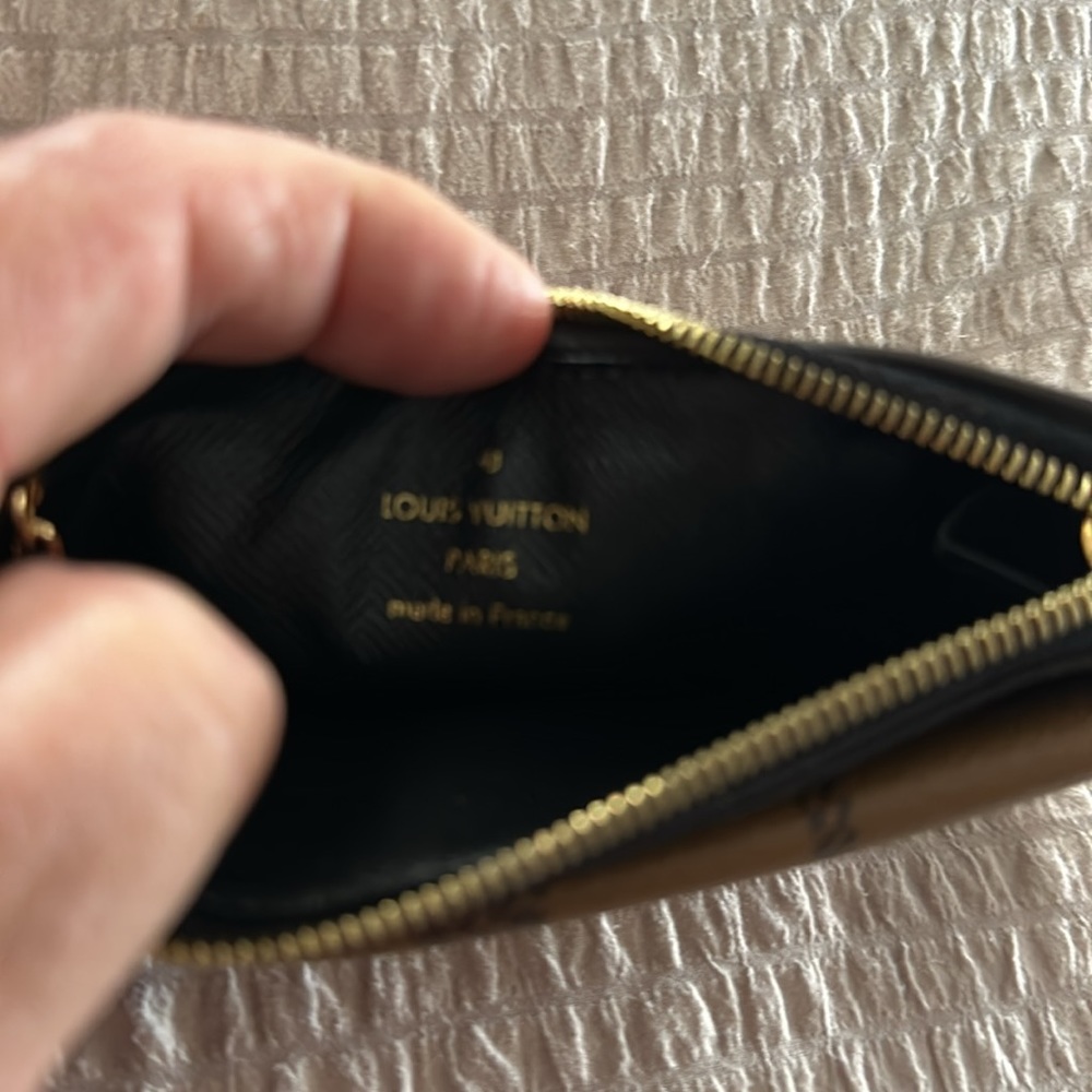 Louie Vuitton Monogram Reverse Card Holder - Picture 3 of 8